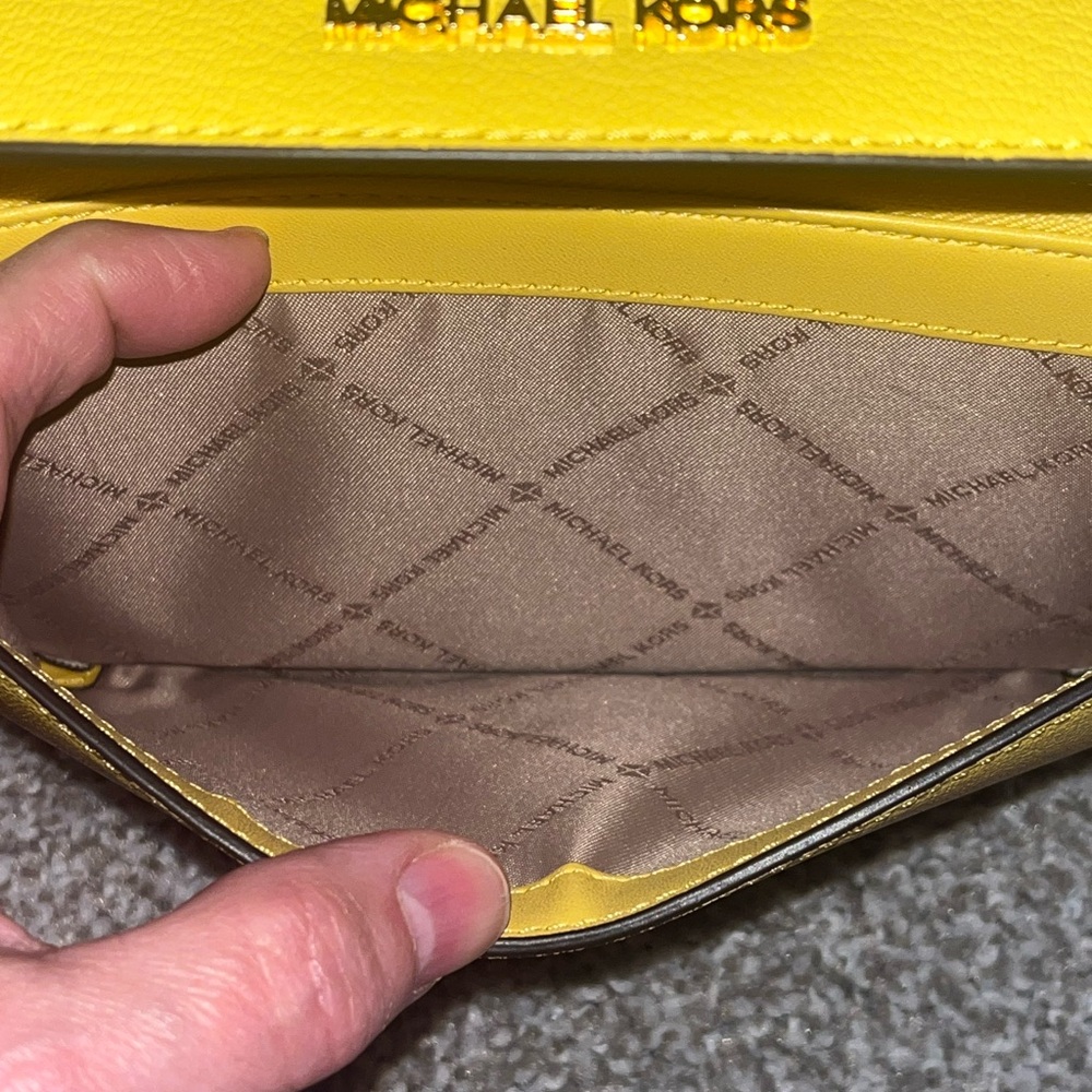 NWT Michael Kors Jet Set Crossbody - Picture 8 of 11
